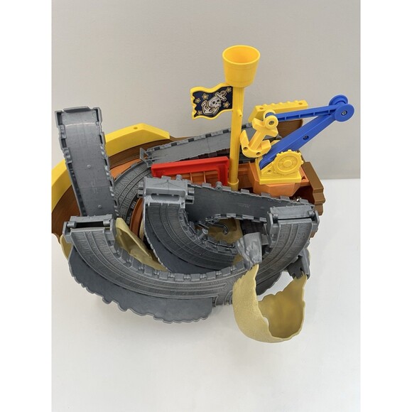 Thomas & Friends 2011 Take-n-Play Thomas at Pirate's Cove V6447 - Complete Set - Picture 8 of 8